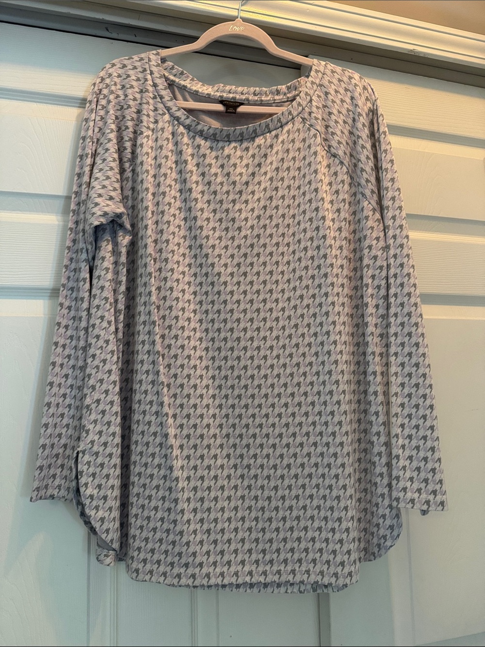 Ann Taylor Gray and White Houndstooth Long-Sleeve Top